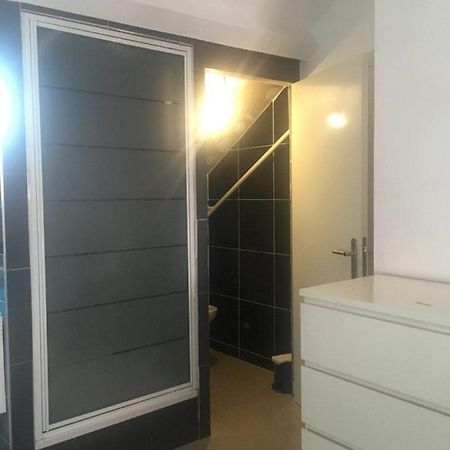 Room Near The Center With Bathroom And Kitchen Брюксел Екстериор снимка