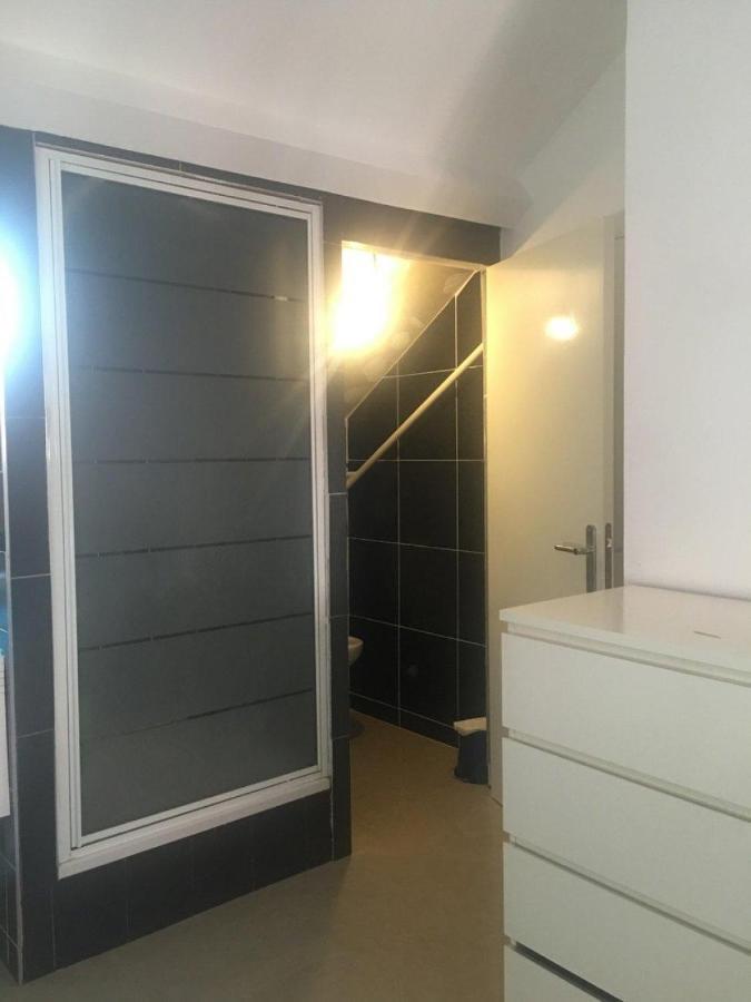 Room Near The Center With Bathroom And Kitchen Брюксел Екстериор снимка